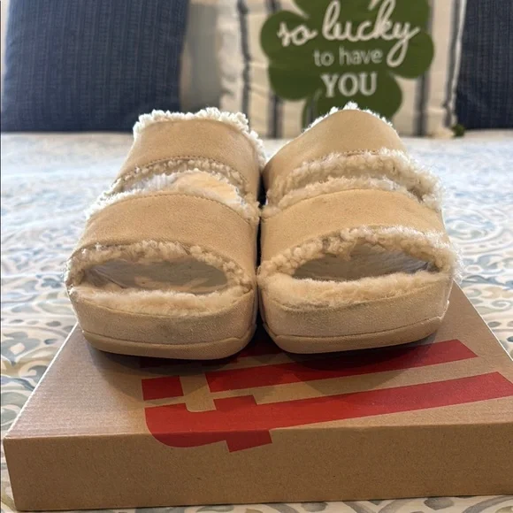 Fitflop Cream Sandals with Soft Fuzzy Comfort - Picture 4 of 6
